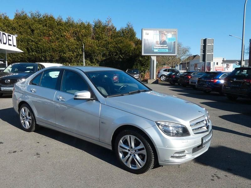 Gebraucht Mercedes C180 156 PS (114 kW) 2010 Silber Limousine