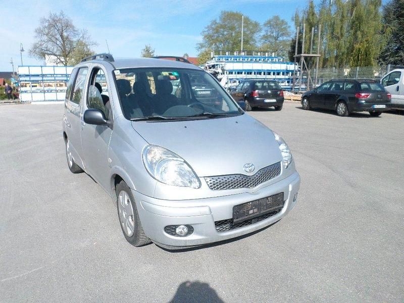 Gebraucht Toyota Yaris 84 PS (61 kW) 2005 Silber Kombi