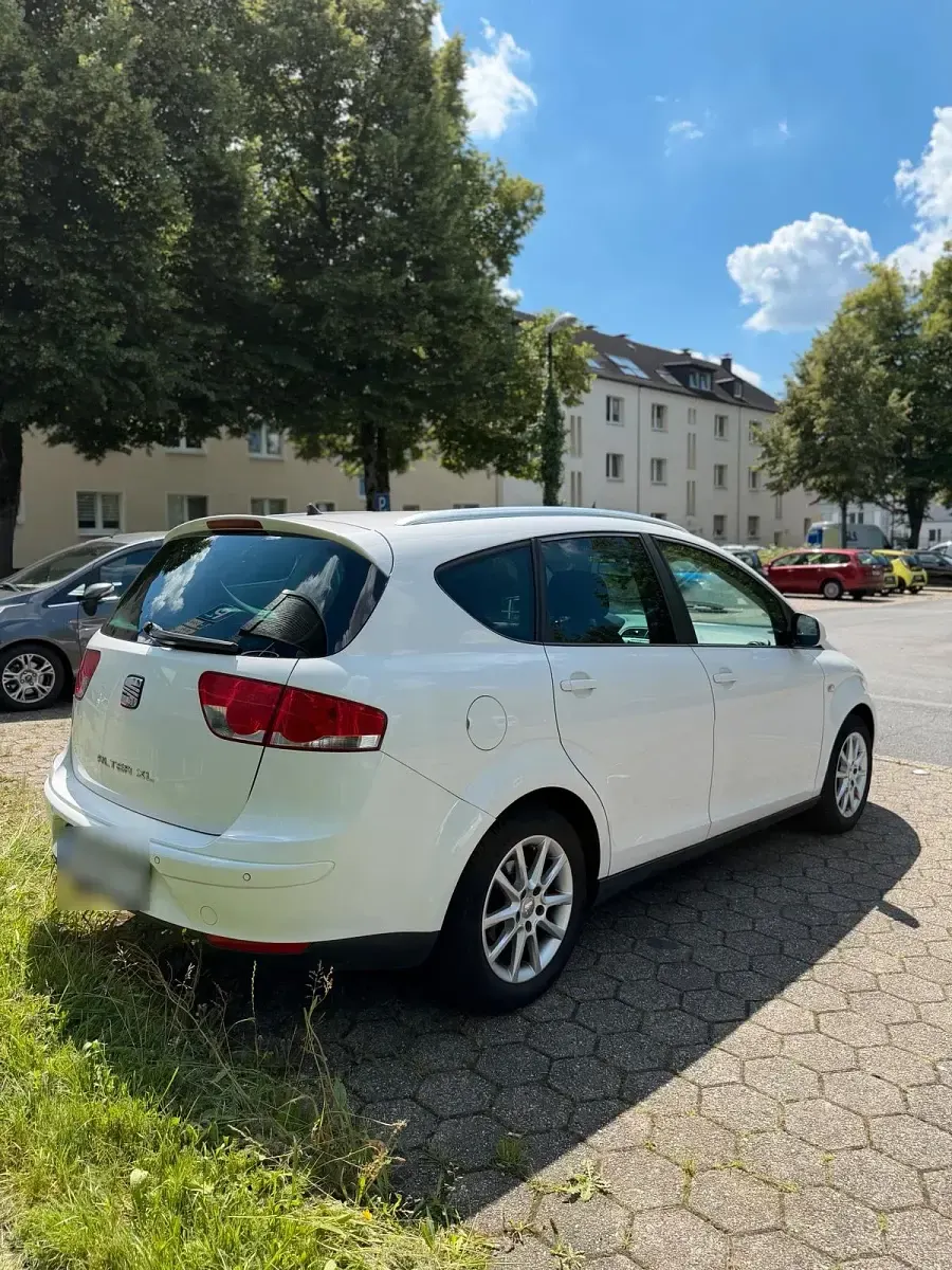Gebraucht Seat Altea XL 125 PS (91 kW) 2011 Weiß Van / Kleinbus