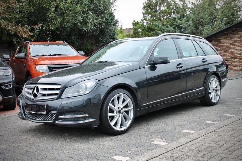 Schwarz Gebraucht 2013 Mercedes C220 Limousine | 11.900 € (Fairer Preis) - Bild 1/4