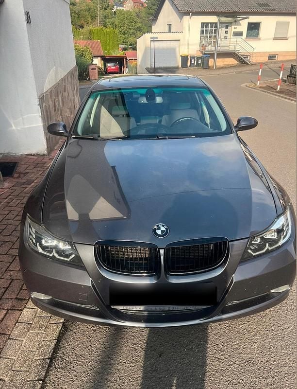 Grau Gebraucht 2007 BMW 320 Limousine | 3.000 € (Superpreis) - Bild 1/4