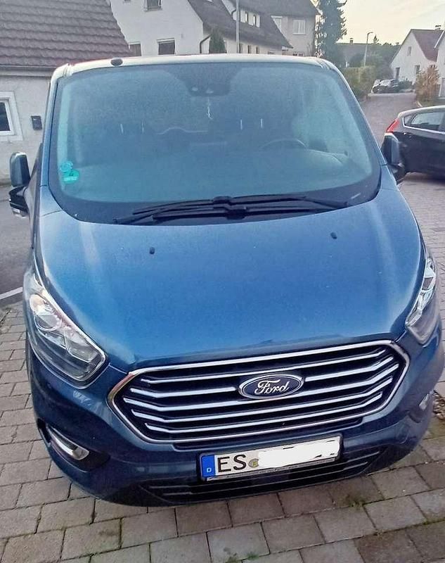 Gebraucht Ford Tourneo Titanium 131 PS (96 kW) 2019 Blau Van / Kleinbus