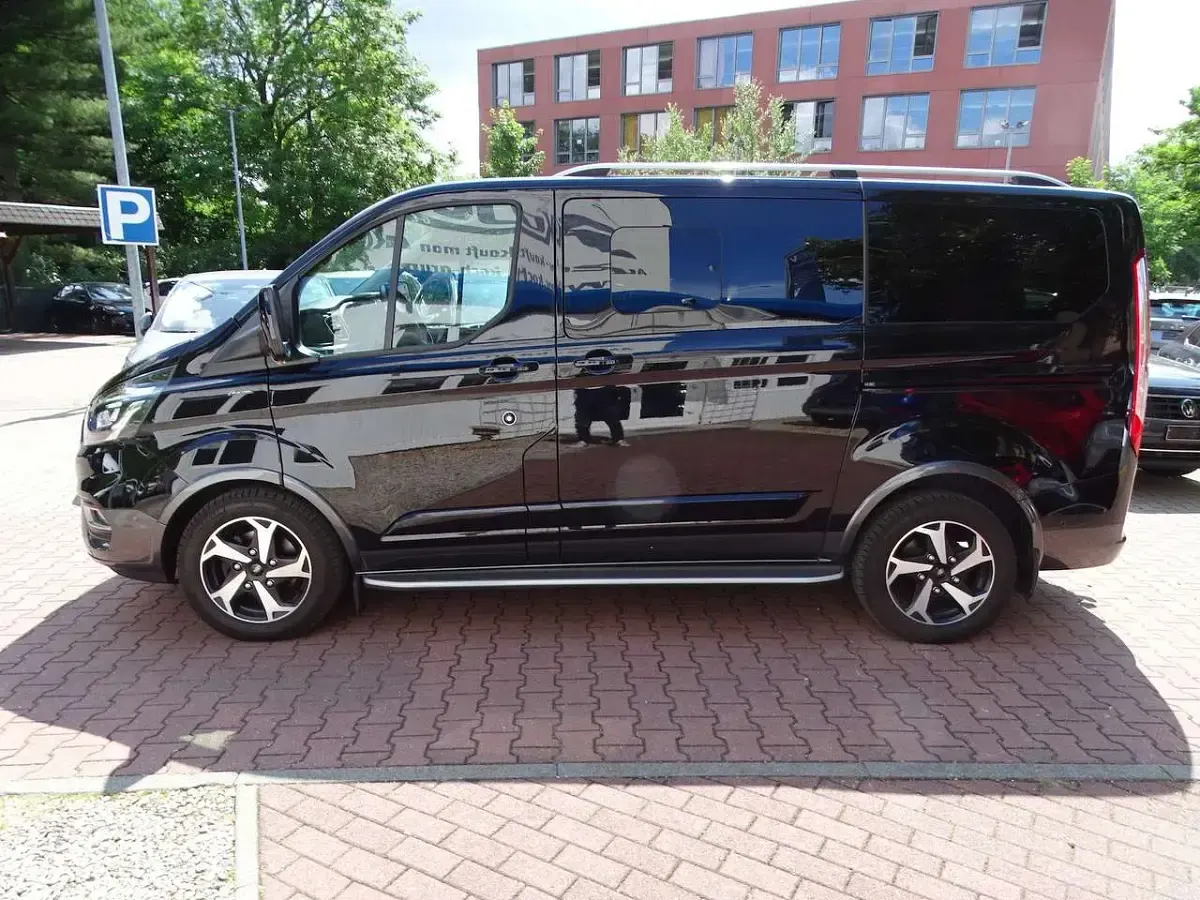 Gebraucht Ford Tourneo Active 185 PS (136 kW) 2022 Schwarz Van / Kleinbus