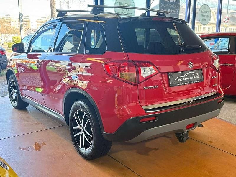 Gebraucht Suzuki Vitara 120 PS (88 kW) 2018 Rot SUV