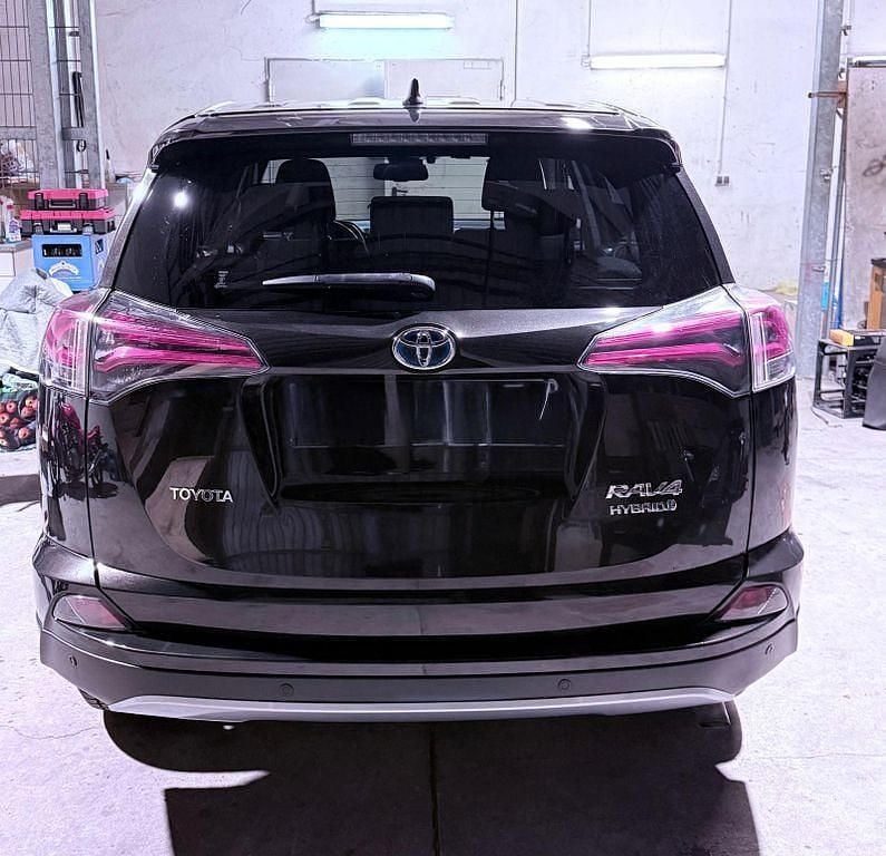 Braun Gebraucht 2017 Toyota RAV4 Team SUV | 16.800 € (Superpreis) - Bild 1/4