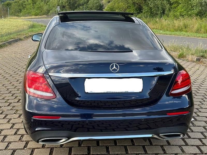 Gebraucht Mercedes E220 AMG line 194 PS (142 kW) 2017 Blau Limousine