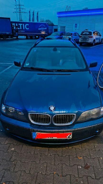 Blau Gebraucht 2005 BMW 318 Lifestyle Kombi | 2.250 € (Guter Preis) - Bild 1/4