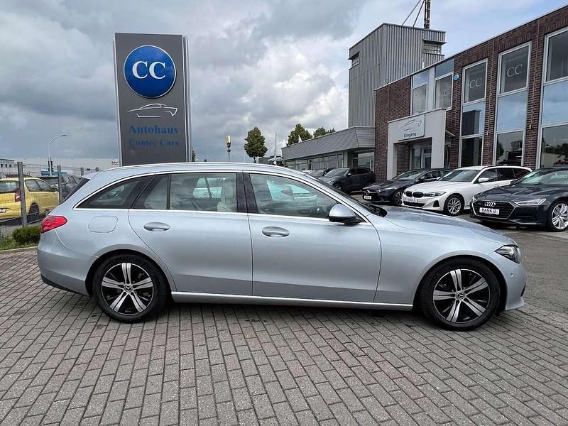 Silber Gebraucht 2022 Mercedes C220 Avantgarde Limousine | 28.700 € (Guter Preis) - Bild 1/3