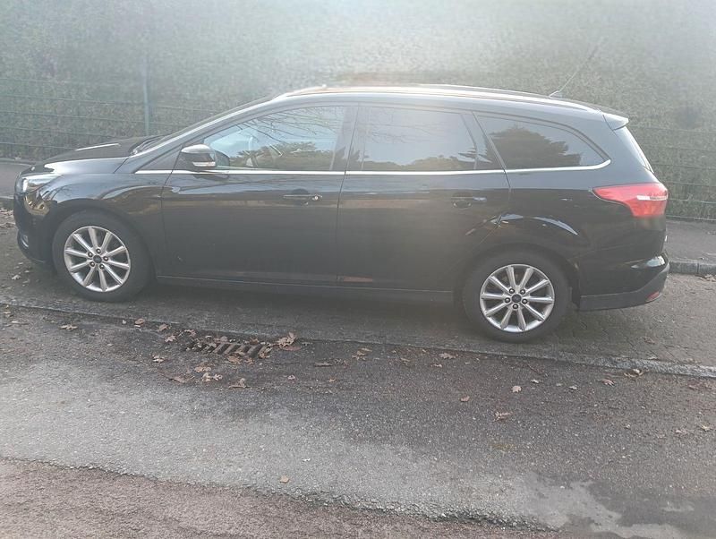 Gebraucht Ford Focus Titanium 120 PS (88 kW) 2017 Schwarz Kombi