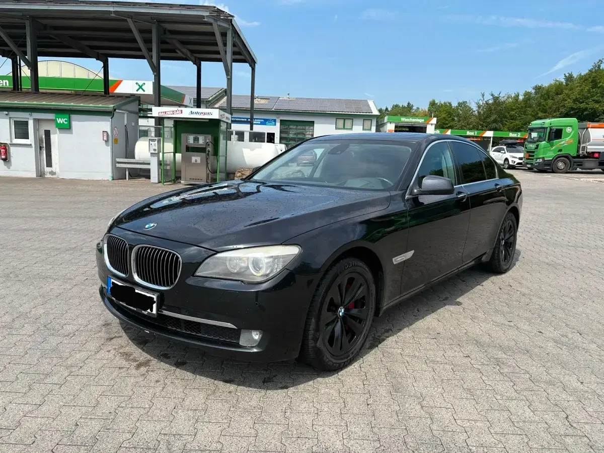 Gebraucht BMW 730 245 PS (180 kW) 2011 Schwarz Limousine