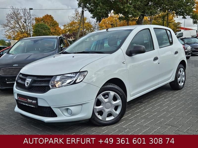 Weiß Gebraucht 2013 Dacia Sandero Ambiance Limousine | 4.890 € (Etwas zu teuer) - Bild 1/4