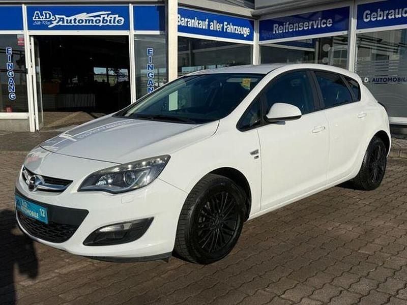 Second-hand Opel Astra 165 CP (121 kW) 2012 Alb Berlinǎ