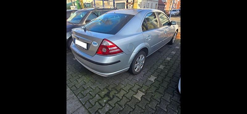 Gebraucht Ford Mondeo 125 PS (91 kW) 2007 Silber Limousine