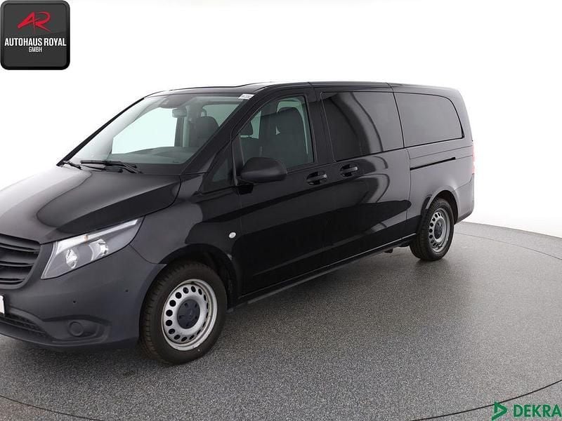 Obsidianschwarz Gebraucht 2022 Mercedes Vito Van / Kleinbus | 39.880 € (Guter Preis) - Bild 1/4