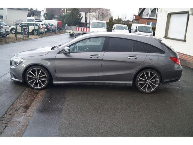 Gebraucht Mercedes CLA220 177 PS (130 kW) 2016 Mountaingrau (metallic) Limousine