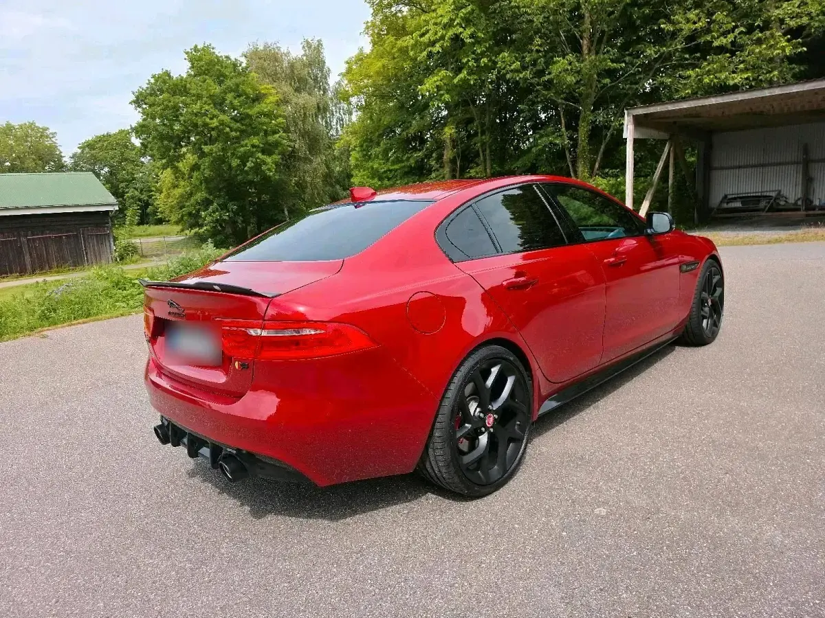 Gebraucht Jaguar XE Supercharged 381 PS (280 kW) 2018 Rot Limousine