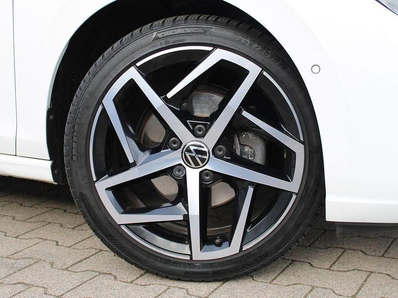 Gebraucht VW Golf VII Style 150 PS (110 kW) 2020 Weiß Limousine