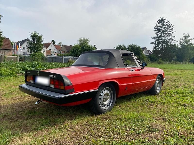Gebraucht Alfa Romeo Spider 103 PS (75 kW) 1983 Rot Cabrio