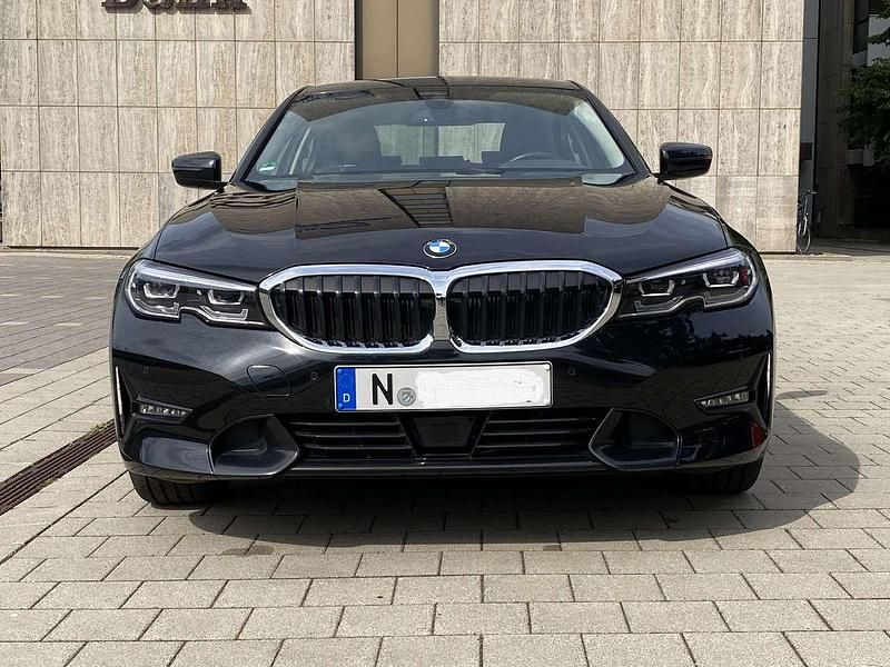 Schwarz Gebraucht 2021 BMW 320 Sport Line Limousine | 31.200 € (Fairer Preis) - Bild 1/4
