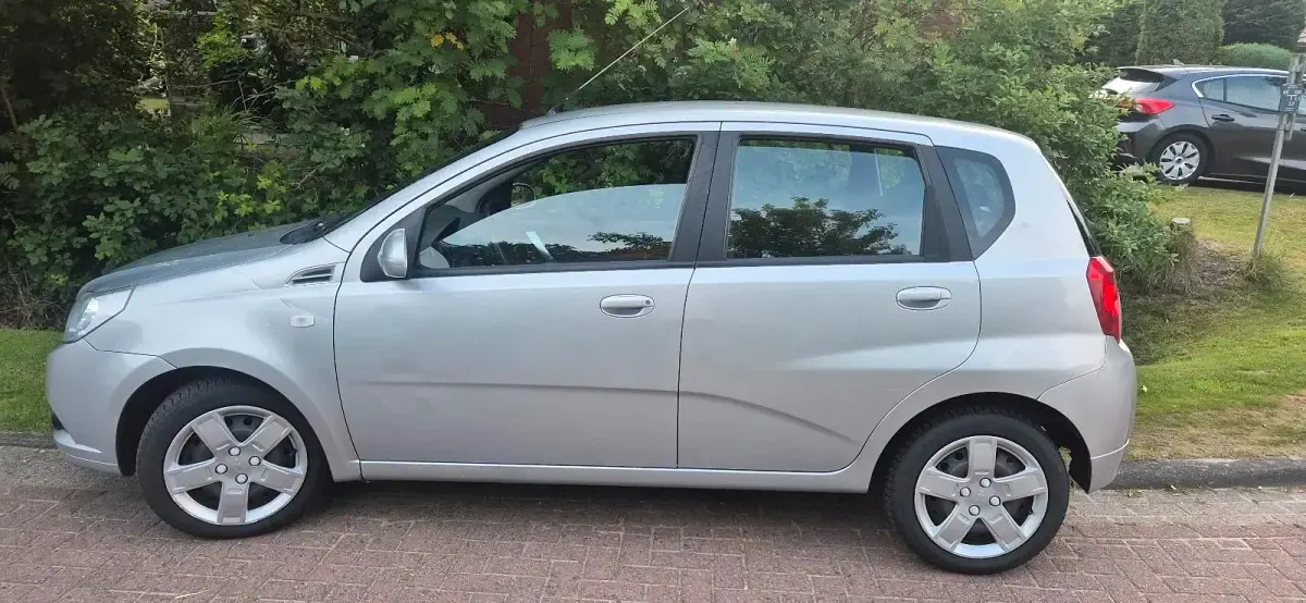 Gebraucht Chevrolet Aveo 84 PS (61 kW) 2009 Grau Kleinwagen