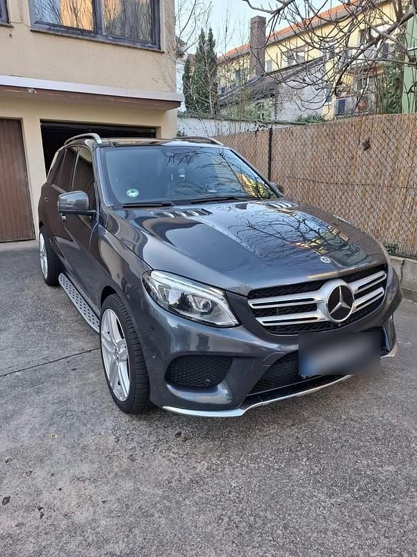 Grau Gebraucht 2015 Mercedes GLE350 SUV | 31.890 € (Fairer Preis) - Bild 1/4