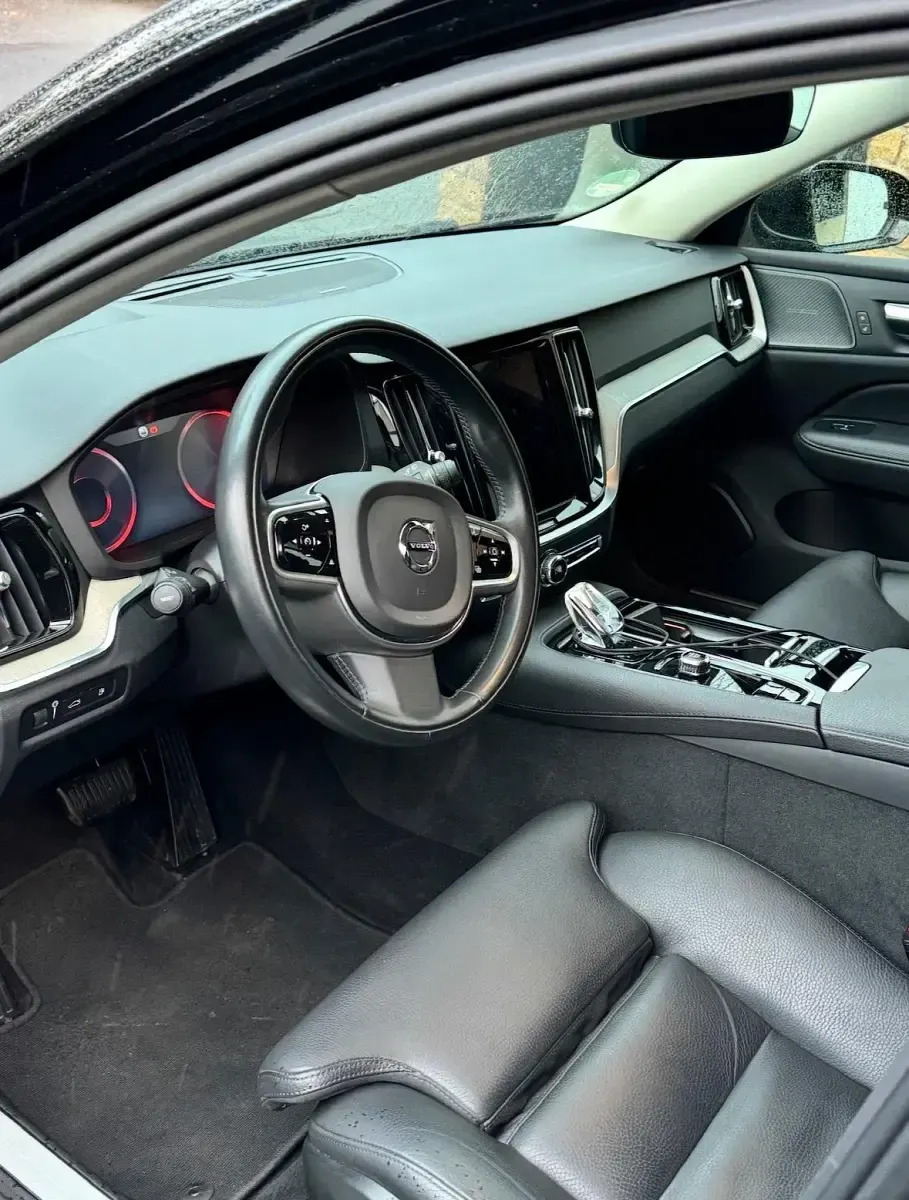 Gebraucht Volvo V60 Ultimate 350 PS (257 kW) 2023 Schwarz Kombi