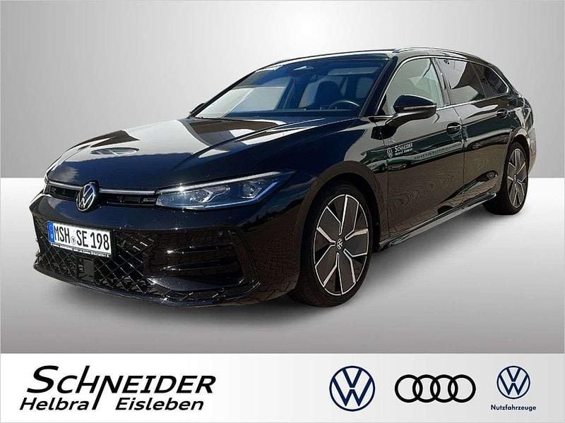 Grenadillschwarz (metallic) Gebraucht 2024 VW Passat R-line Kombi | 41.990 € (Teuer) - Bild 1/4