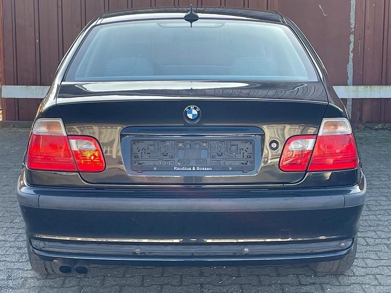 Gebraucht BMW 325 192 PS (141 kW) 2001 Schwarz Limousine