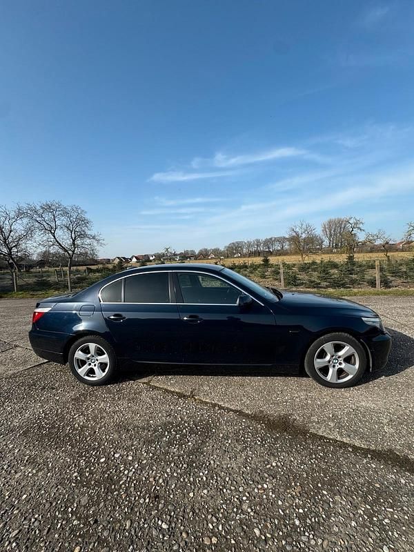 Gebraucht BMW 530 235 PS (172 kW) 2007 Blau Limousine