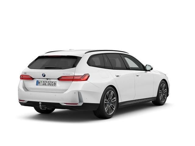 Gebraucht BMW 520 Performance 197 PS (144 kW) 2025 Alpinweiß uni Kombi