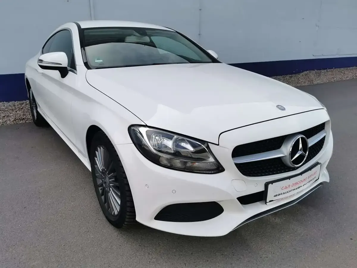 Gebraucht Mercedes C200 184 PS (135 kW) 2016 Polarweiss  unilack Coupé