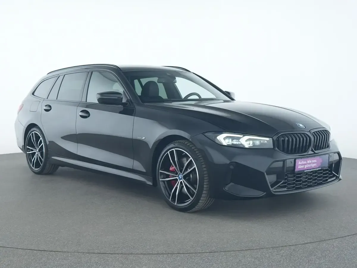 Gebraucht BMW 330e M Sport 292 PS (214 kW) 2023 Black sapphire Limousine