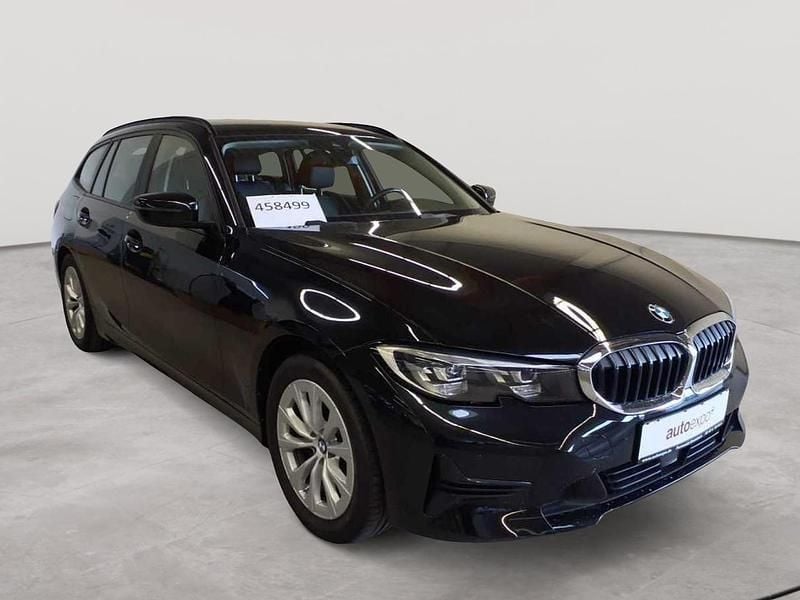 Saphirschwarz metallic Gebraucht 2022 BMW 318 Advantage Kombi | 24.390 € (Guter Preis) - Bild 1/4