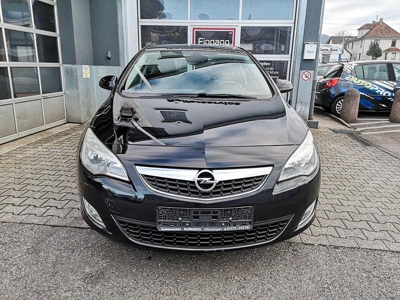 Gebraucht Opel Astra Edition 116 PS (85 kW) 2011 Schwarz Limousine