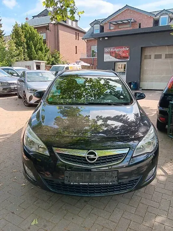 Gebraucht Opel Astra Edition 120 PS (88 kW) 2011 Schwarz Kombi