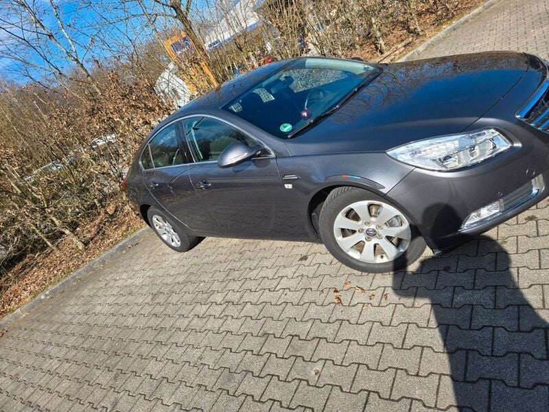 Grau Gebraucht 2009 Opel Insignia Edition Limousine | 6.200 € (Fairer Preis) - Bild 1/4