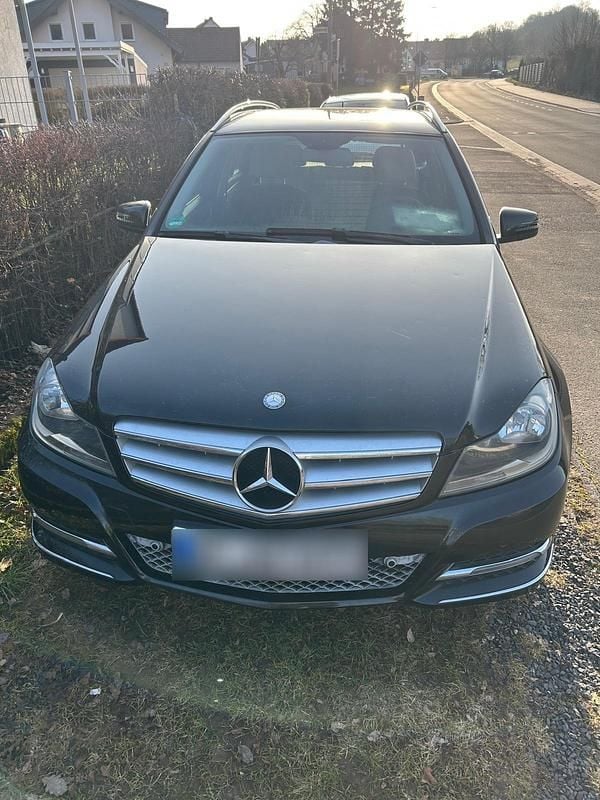 Gebraucht Mercedes C180 156 PS (114 kW) 2013 Schwarz Kombi