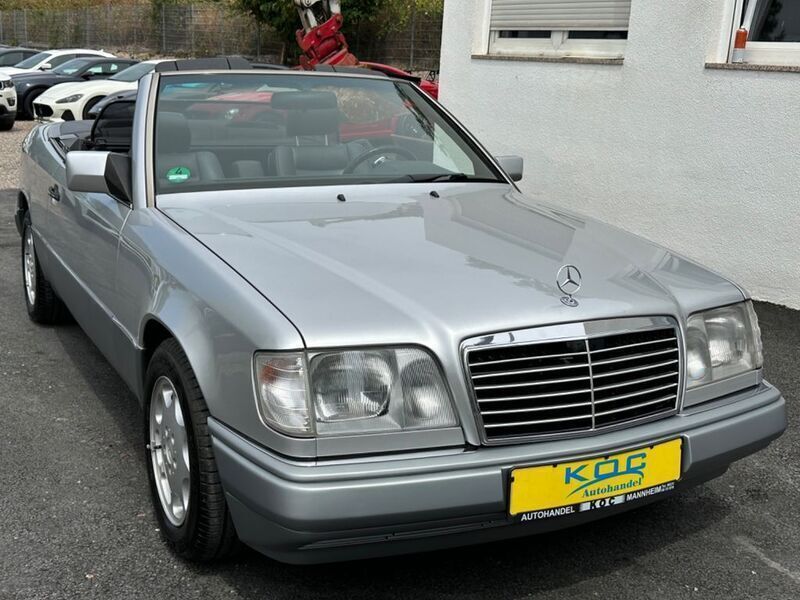 Grau Gebraucht 1994 Mercedes E320 Cabrio | 15.900 € - Bild 1/4