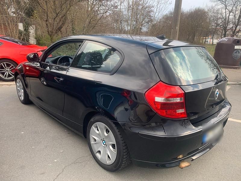 Gebraucht BMW 118 143 PS (105 kW) 2011 Schwarz Kleinwagen