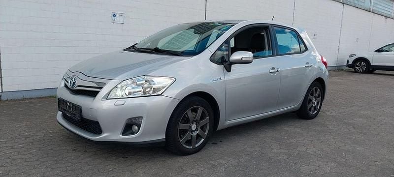 Silber Gebraucht 2011 Toyota Auris Hybrid Executive Limousine | 5.999 € (Guter Preis) - Bild 1/4