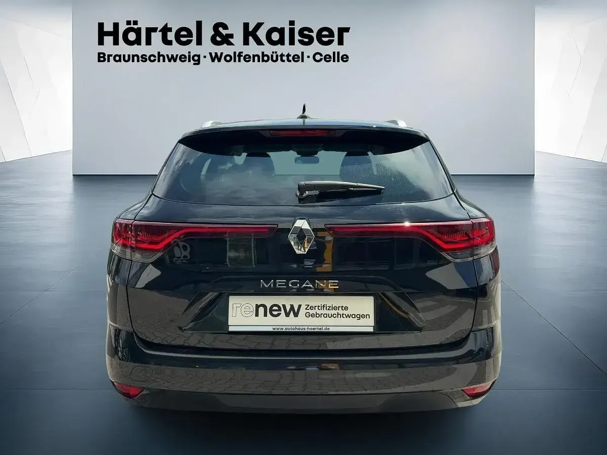 Gebraucht Renault Mégane II Zen 116 PS (85 kW) 2021 Sternenschwarz (schwarz) Limousine