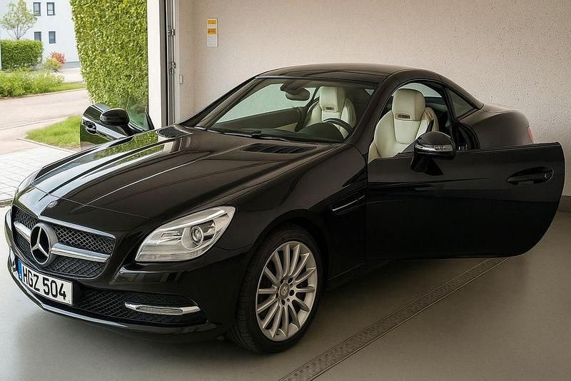 Schwarz Gebraucht 2013 Mercedes SLK200 Cabrio | 18.200 € (Fairer Preis) - Bild 1/4