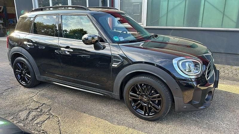 Schwarz Gebraucht 2021 Mini One Countryman Essential SUV | 19.900 € (Fairer Preis) - Bild 1/4