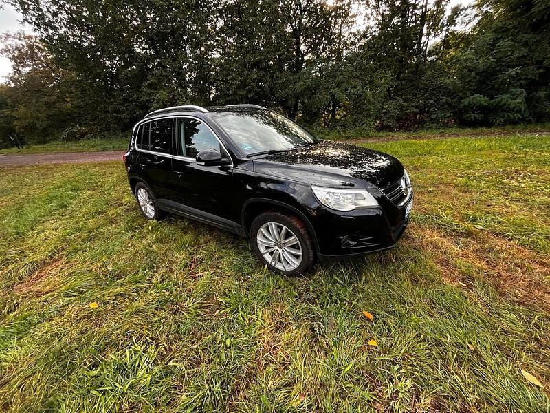 Schwarz Gebraucht 2010 VW Tiguan SUV | 9.800 € (Guter Preis) - Bild 1/4