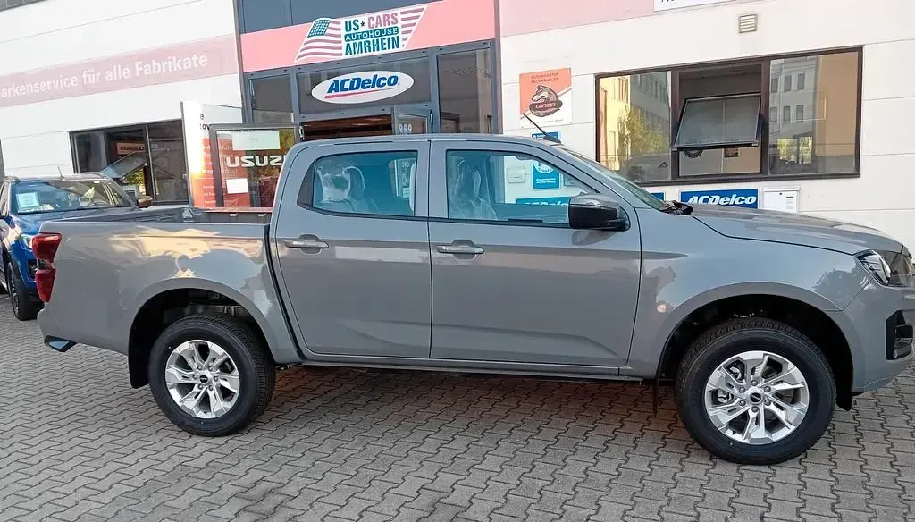 Neu Isuzu D-Max 163 PS (119 kW) 2026 Grau Pickup