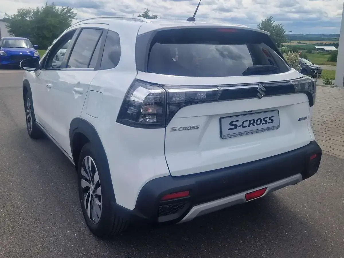 Gebraucht Suzuki SX4 Comfort+ 129 PS (94 kW) 2025 Superior white Limousine