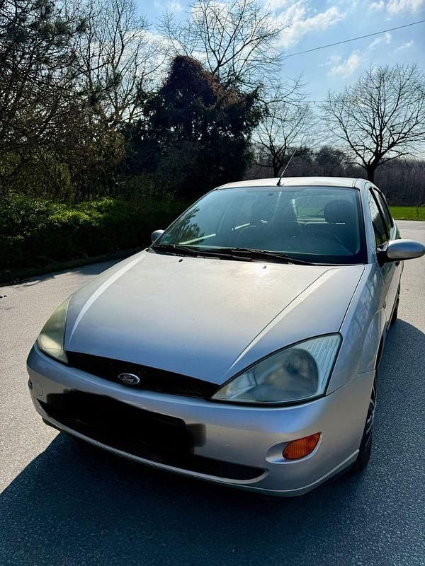 Second-hand Ford Focus 75 CP (55 kW) 1999 Argintiu Berlinǎ