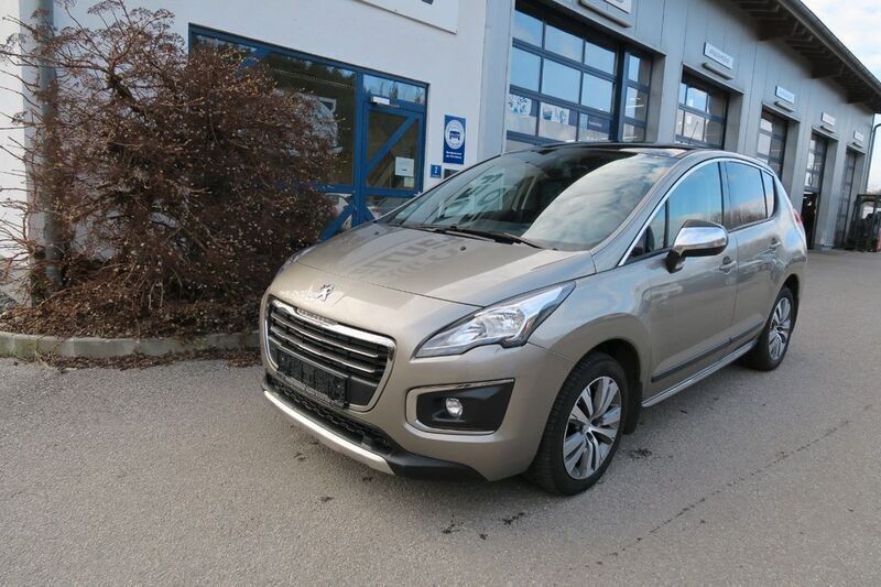 Grau Gebraucht 2015 Peugeot 3008 Allure Van / Kleinbus | 11.200 € (Teuer) - Bild 1/4