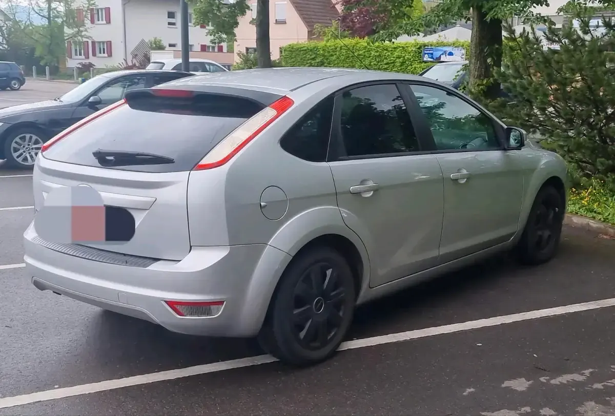 Gebraucht Ford Focus 101 PS (74 kW) 2009 Silber Limousine