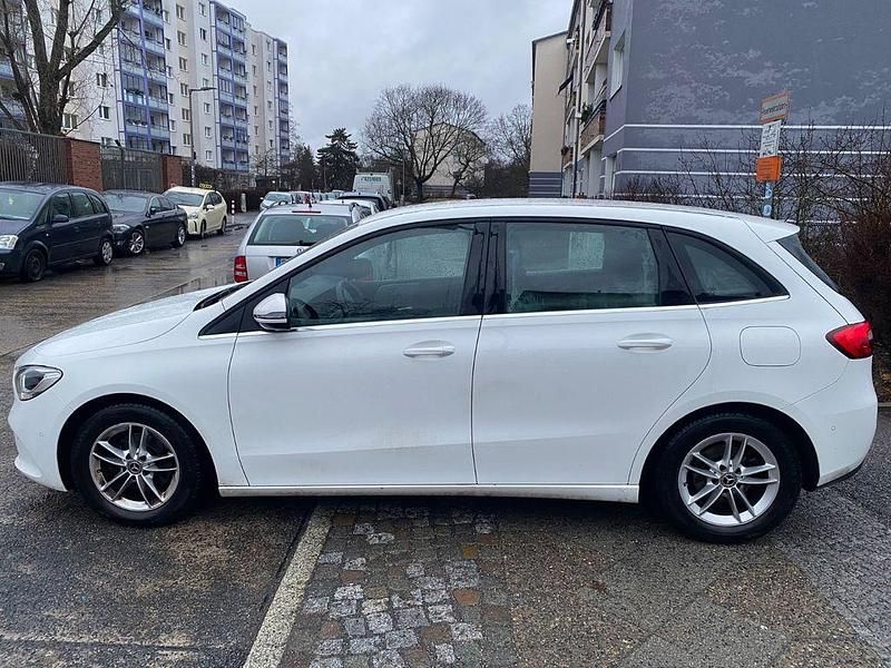 Gebraucht Mercedes B180 116 PS (85 kW) 2020 Weiß Van / Kleinbus